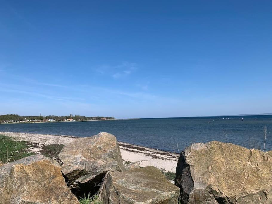 Kullahalvoen Naera Jonstorps Hamn Exterior foto